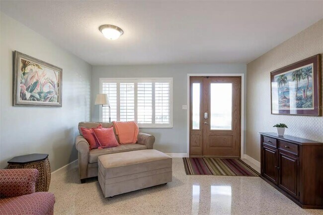 Building Photo - 378 Westwinds Dr