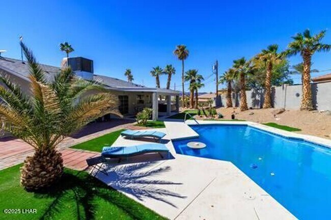 Building Photo - Long Term Rental heated pool & hot tub