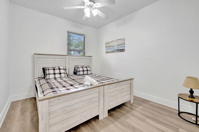 Building Photo - 1816 SW 21st St