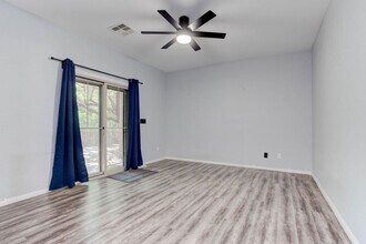 Building Photo - 7724 Vibrant Threads Ct