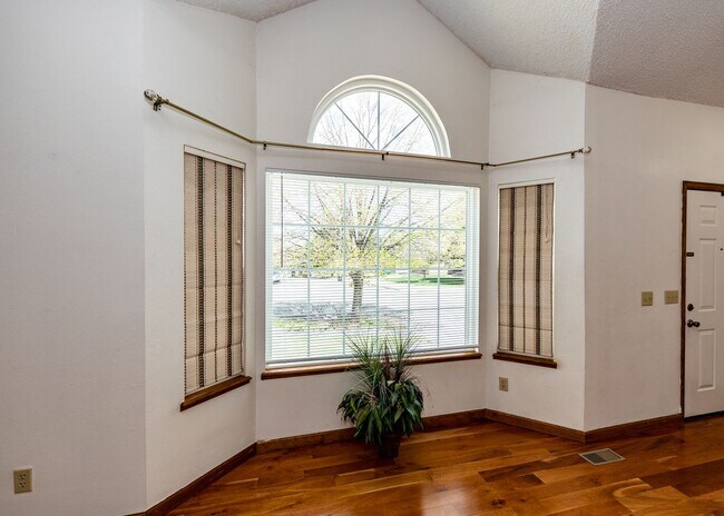 Building Photo - Westside Home in Mt Shadows in D20