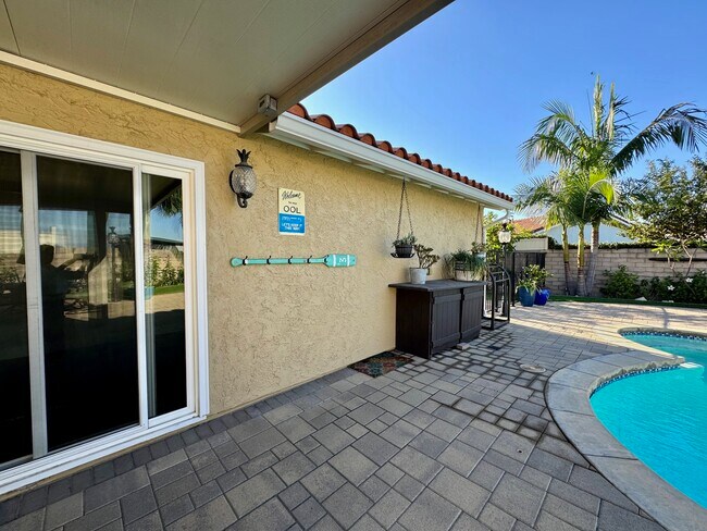 Building Photo - 3027 Oakwood Ln