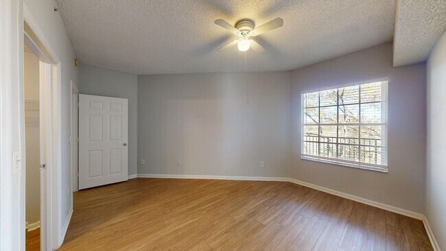Building Photo - Nice 2 bedroom, 2 bathroom condo in the he...