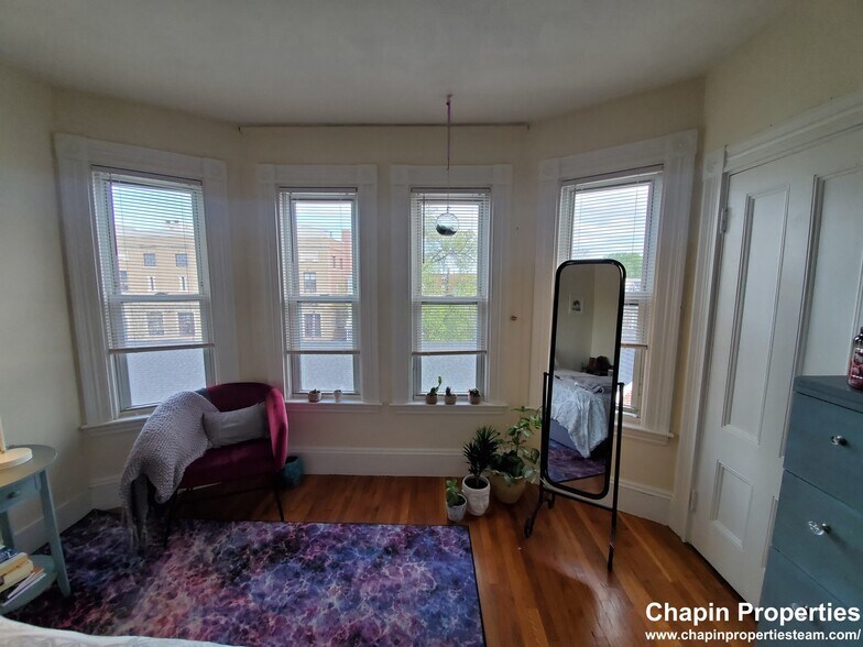 Building Photo - 40 Forest St