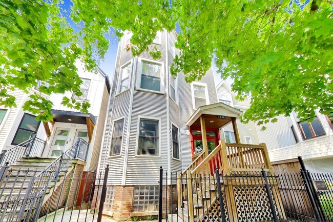 Building Photo - 3308 N Racine Ave