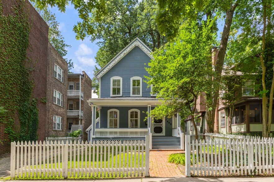 Building Photo - 1906 Orrington Ave