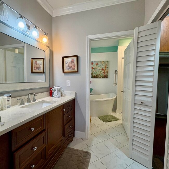 Building Photo - 315 Coral Trace Ln