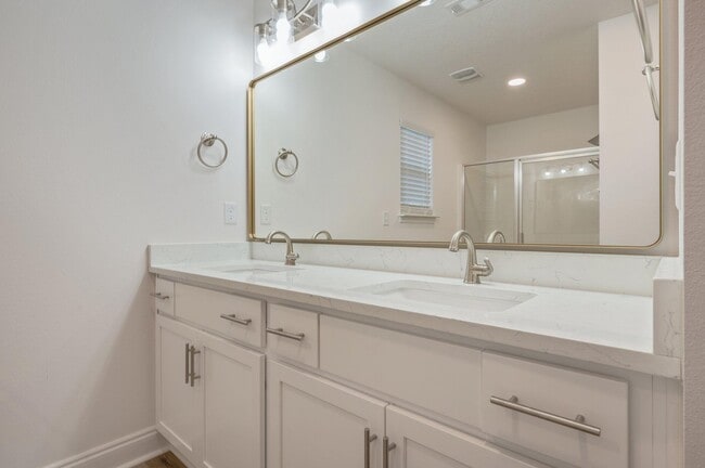 Building Photo - 691 S 11th St