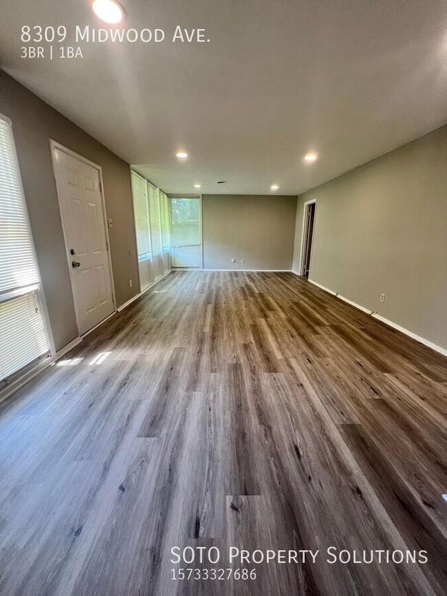 Building Photo - $500 off first months rent Special!!! Char...