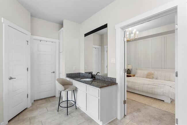 Building Photo - 823 Dreisam