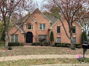 Building Photo - 4-Bedroom, 3.5-Bathroom Home in a Peaceful...