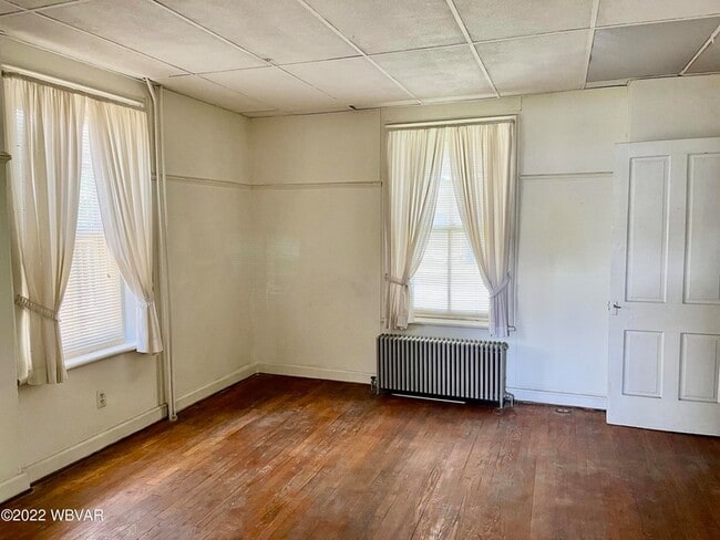 Building Photo - 336 Hastings St