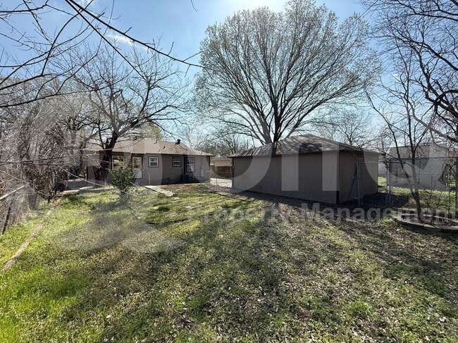 Building Photo - 1539 Yucca Dr