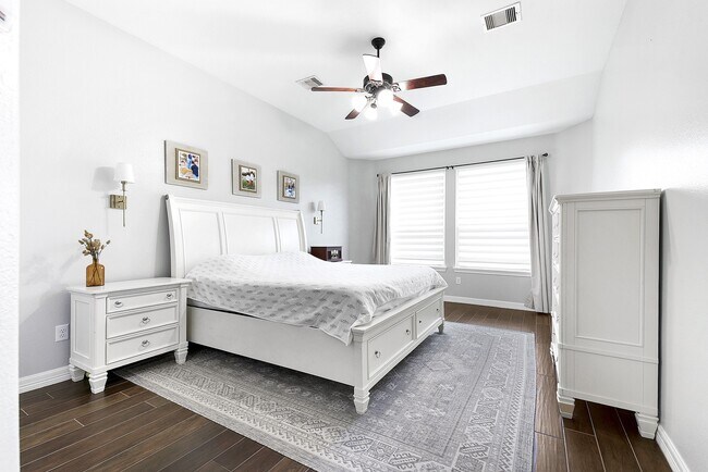 Building Photo - 29022 Pinnacle Ridge Dr