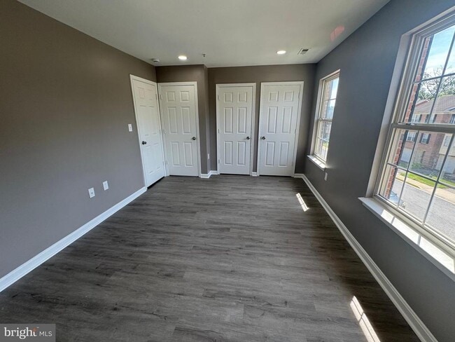Building Photo - 8216 Dellwood Ct