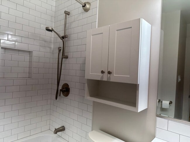 Building Photo - EPIC REA: 2 BR/1 BA Townhome w/ 1 Parking in Great Corte Madera