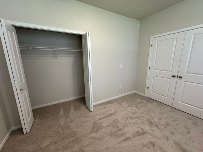 Building Photo - 5 bedroom House in Northeast Salem!