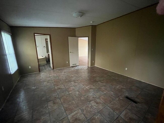 Building Photo - 17186 Countrywood