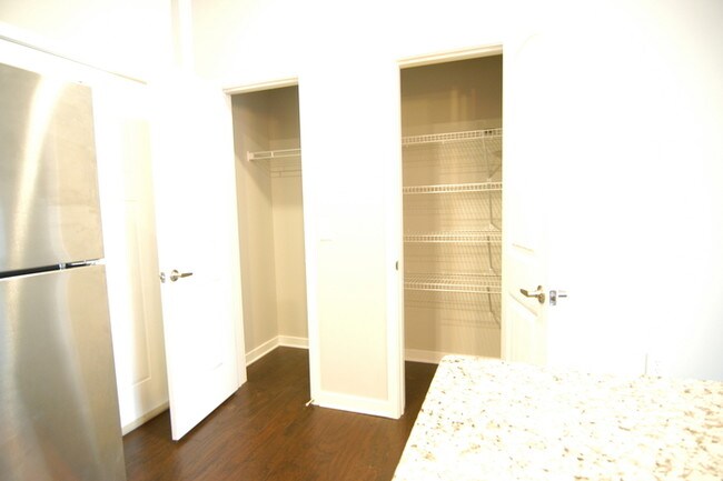 Building Photo - 2 Bedroom in Solo East Condos of Nashville!!