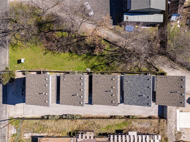 Building Photo - 2305 Coronado St