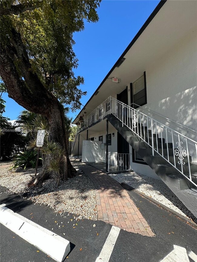 Building Photo - 1409 N Dixie Hwy