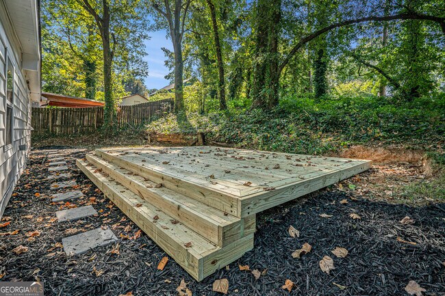 Building Photo - 846 Mell Ct S E