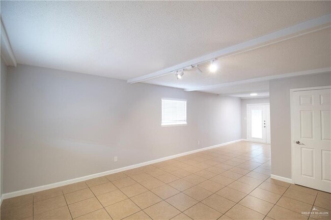 Building Photo - 10 Fern Ave W