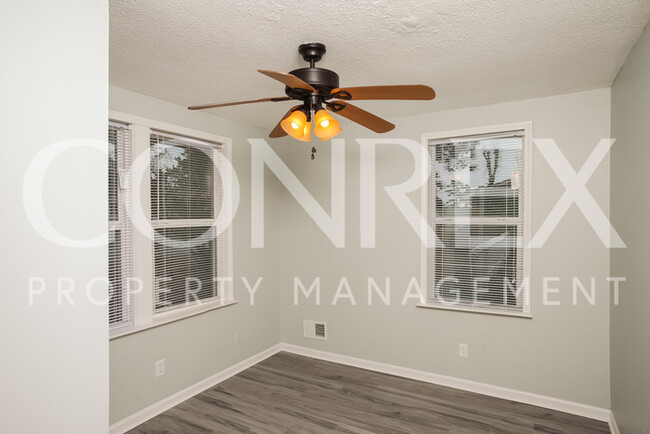 Building Photo - Pretty Columbia Home Available Now
