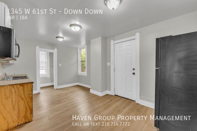 Building Photo - 1345 W 61st St