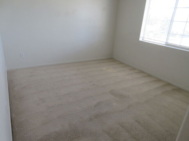 Building Photo - Move-In Discount -- 2 bedroom - 2 bath With Garage!