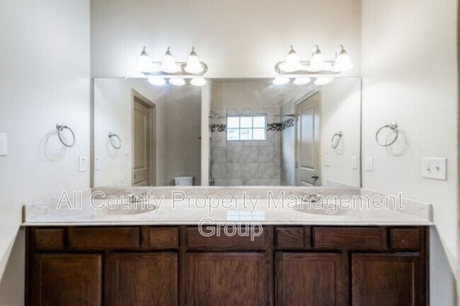 Building Photo - 1579 Cozy Dr