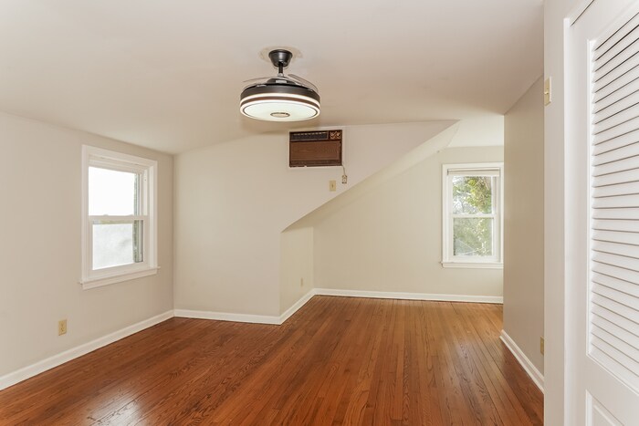 Building Photo - 2343 Ridgewood Rd