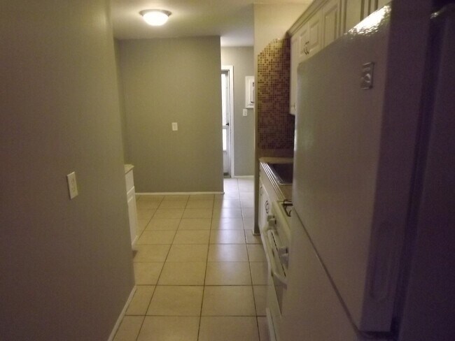 Building Photo - 46411 Jefferson Avenue, Unit 7