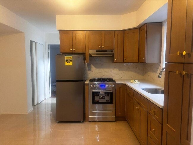 Building Photo - 134 Woodbine Ave