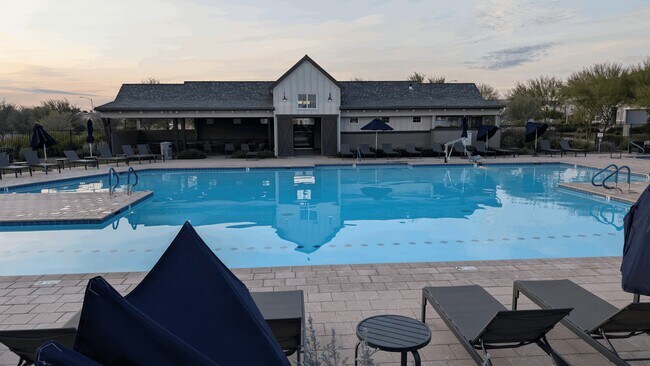 Building Photo - 4854 E Shady Glen Ave