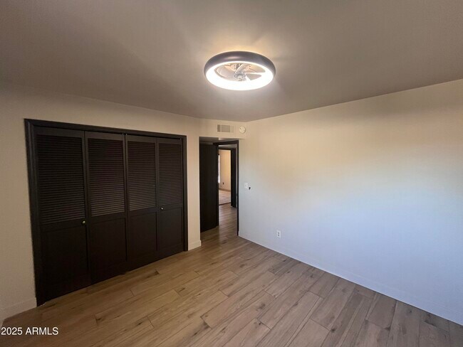 Building Photo - 2129 E Huntington Dr