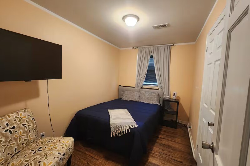 Building Photo - 1725 Hudson Rd