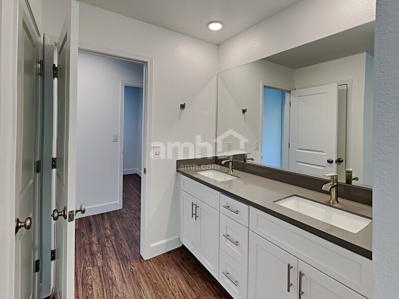 Building Photo - 9131 Crocker Pt Ct