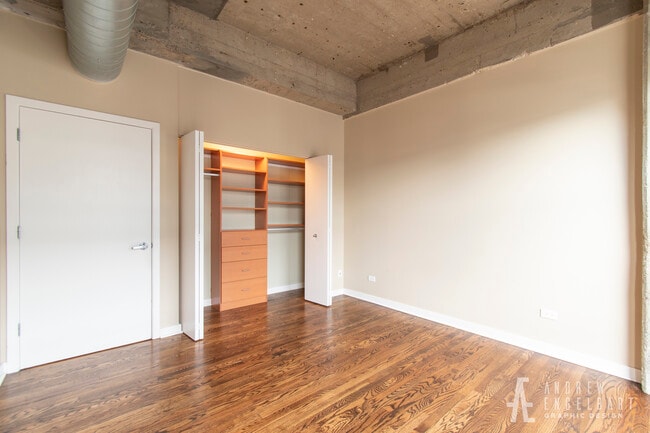 Building Photo - 1069 W 14th Pl