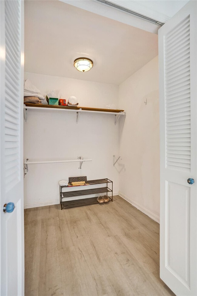 Building Photo - 4840 Greentree Ln