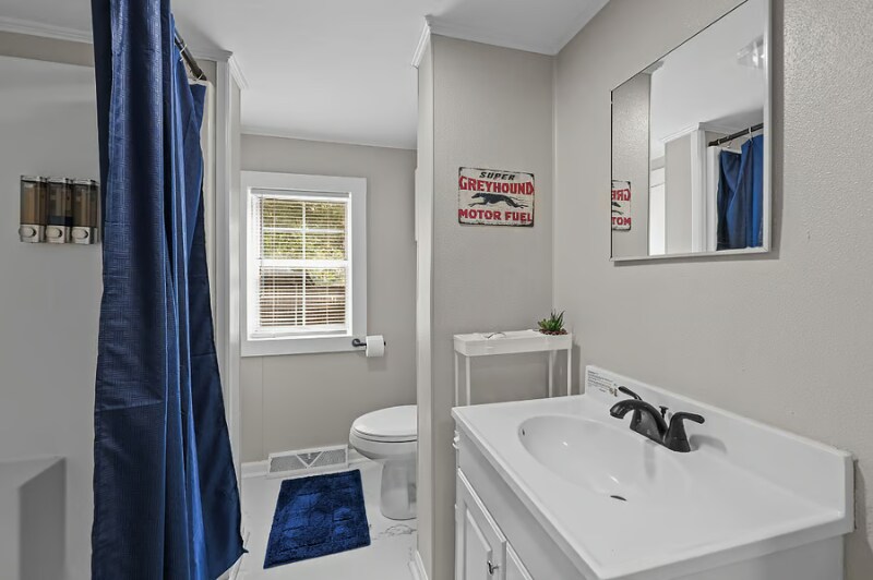 Building Photo - 105 McGill Ave NW