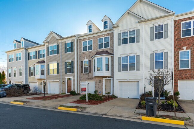 Building Photo - 6327 Dunn Ct