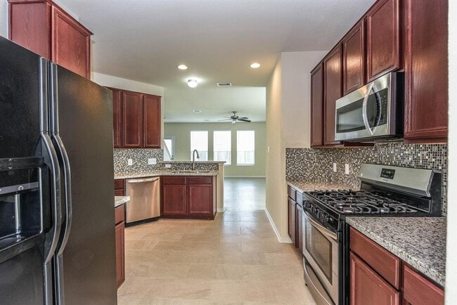 Building Photo - 18402 Each Elm Way