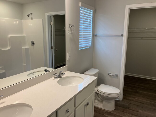 Building Photo - 3 Bedroom 2 Bathroom House- Groves at Sout...