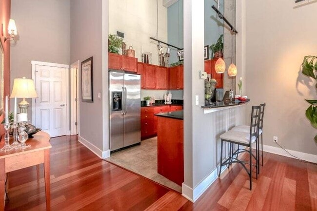 Building Photo - Beautiful Downtown Condo in Tacoma