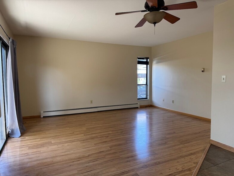 Building Photo - 625 Manhattan Pl