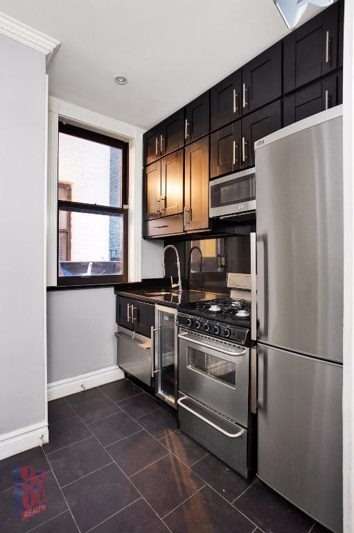 Building Photo - 221 E 23rd St