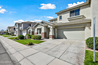 Building Photo - 1050 E Redwood Dr