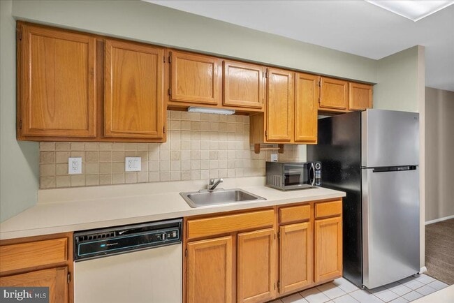 Building Photo - 604B Cypress Point Cir