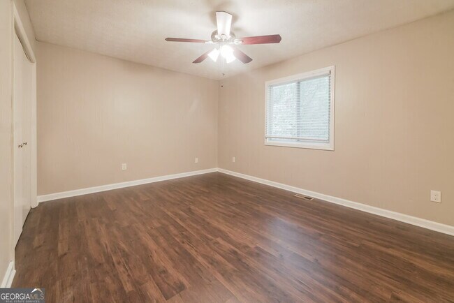 Building Photo - 4061 Wylie Ln